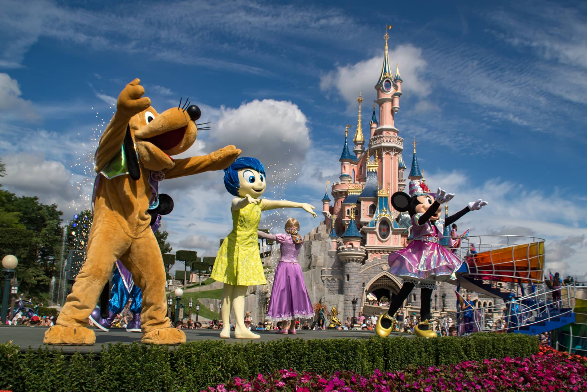 Disneyland Paris Entrance Fee and Opening Hours (2025)